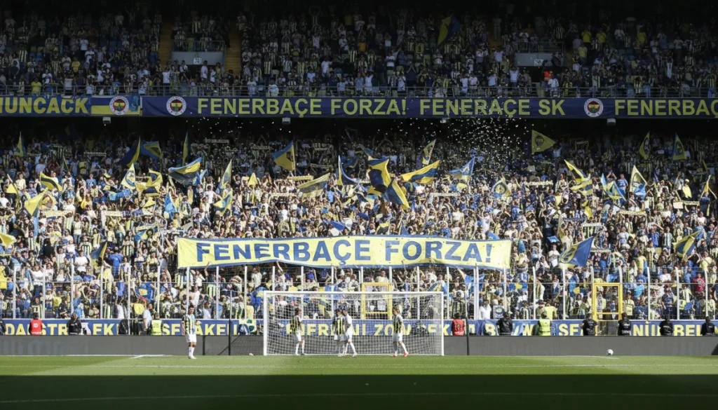 Fenerbahçe Kadın ve Çocuklara Maç İçin Ücretsiz Bilet İmkanları Sunuyor